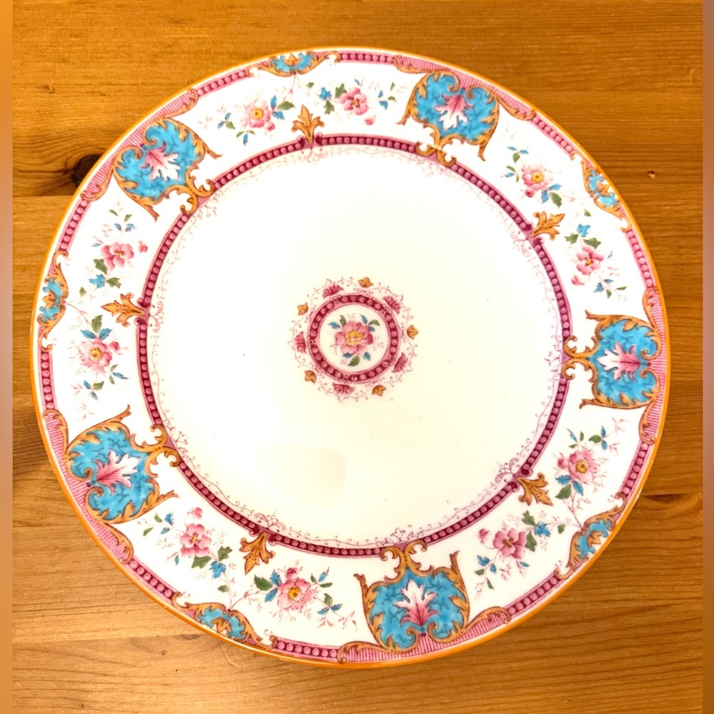 Wedgwood "X6069"  vintage Bridgestone-style plate